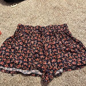 american Eagle floral shorts